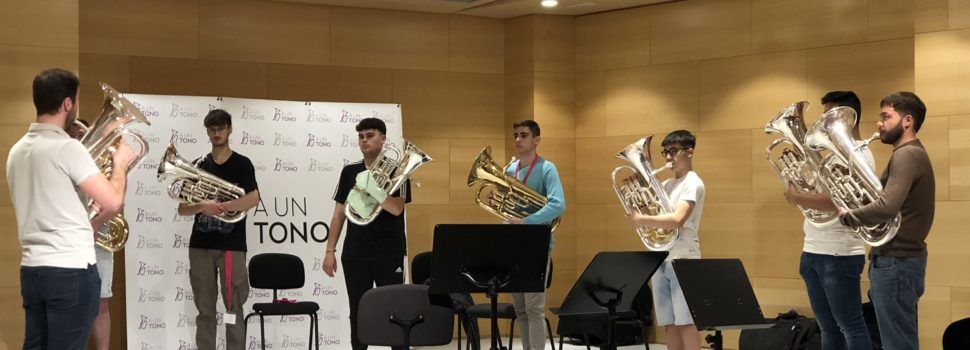 Gran èxit del I Festival de Tubes i Bombardins A UN TONO a Santa Magdalena