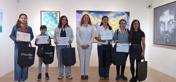 Lara Pitarch i Ailín Núñez guanyen a Benicarló el Concurs de Primavera de Dibuix i Pintura