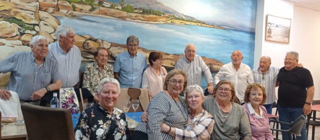 Reunió d’alumnes que inauguraren el Liceo Quijote fa 60 anys