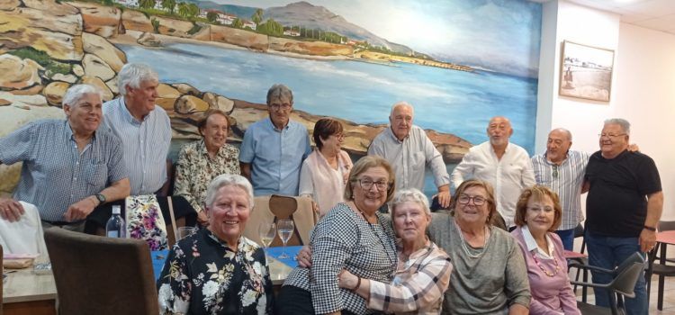 Reunió d’alumnes que inauguraren el Liceo Quijote fa 60 anys