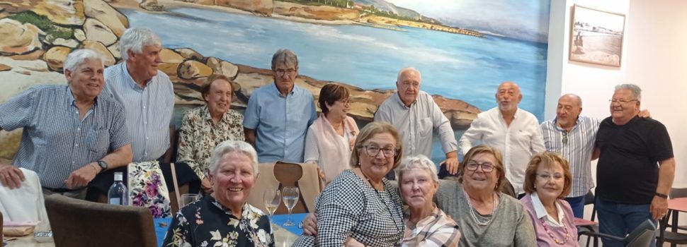 Reunió d’alumnes que inauguraren el Liceo Quijote fa 60 anys