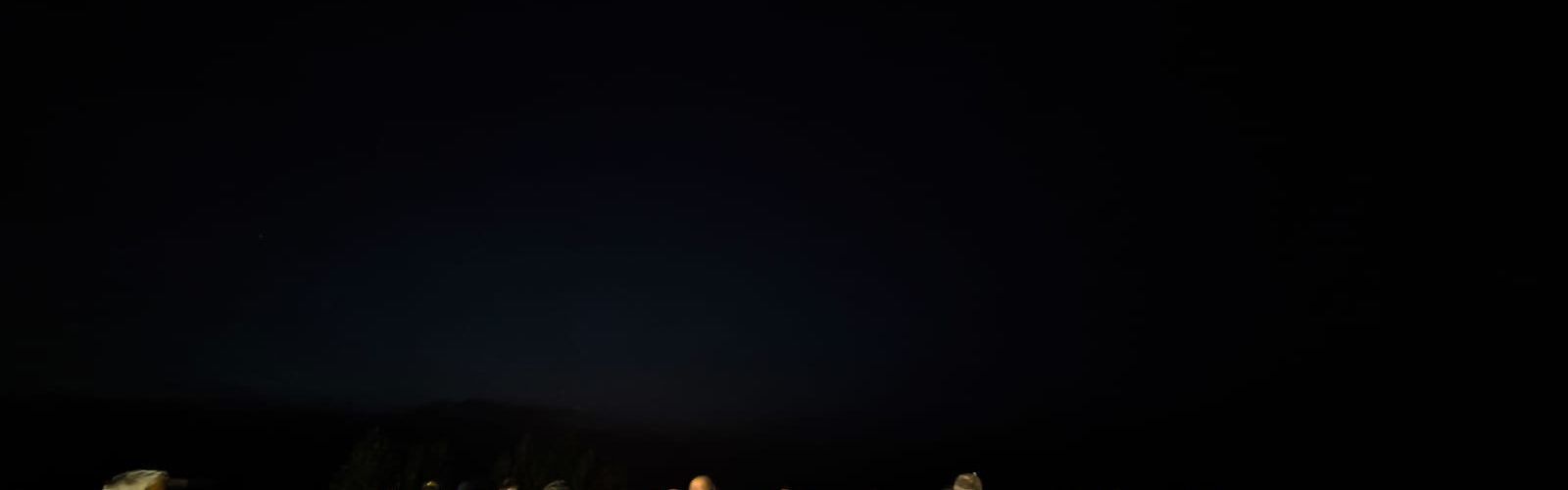 Més de 50 persones contemplen les estreles en l’obertura del punt de astroturisme de Benassal