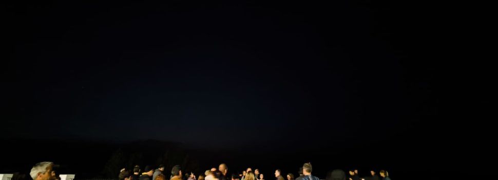 Més de 50 persones contemplen les estreles en l’obertura del punt de astroturisme de Benassal