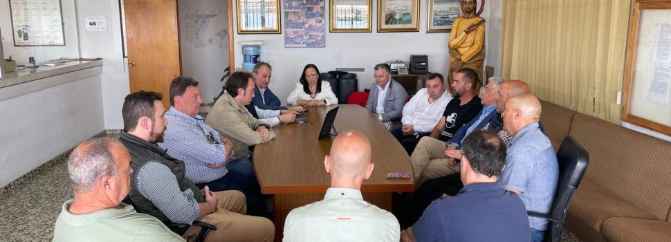 Aguirre muestra su apoyo a los pescadores castellonenses en Vinaròs ante representantes de las tres federaciones provinciales 