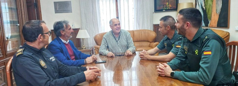 L’alcalde de Benicarló dona la benvinguda al nou capità de la Guàrdia Civil de la companyia de Vinaròs