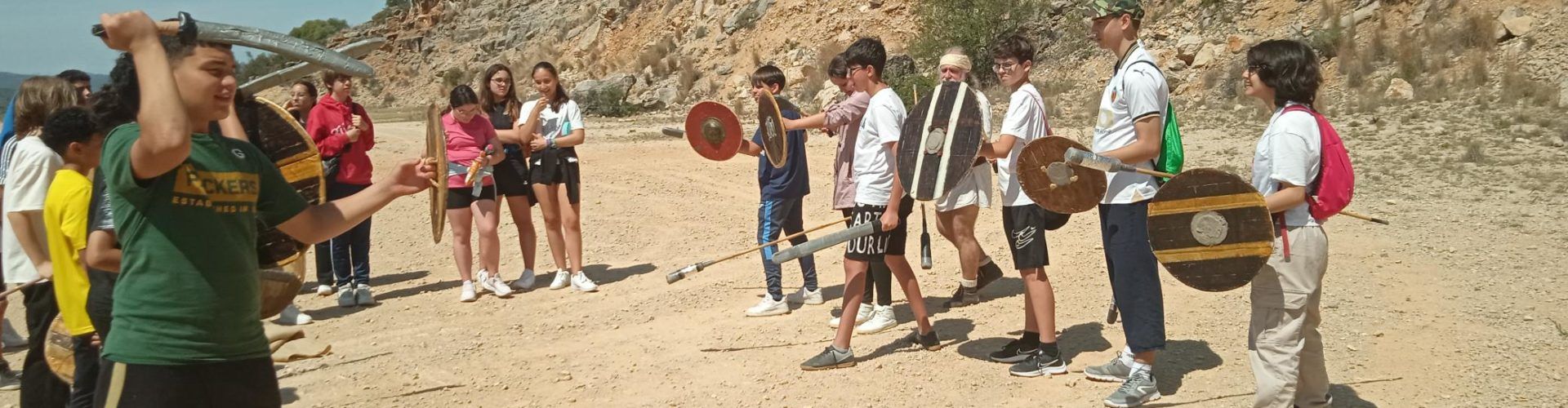 Alumnat de l’IES Joan Coromines visita el poblat iber del Puig de la Nau
