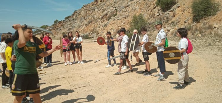 Alumnat de l’IES Joan Coromines visita el poblat iber del Puig de la Nau