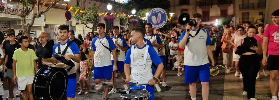 Després de la traca diària, la xaranga Bé i Avant
