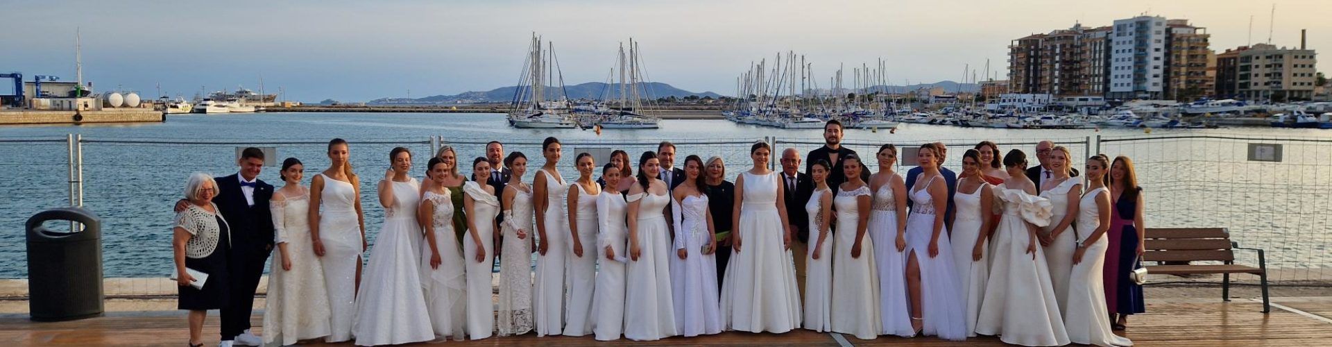 Sopar de gala: cercavila i rebement d’assistents