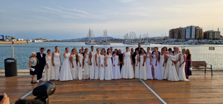 Sopar de gala: cercavila i rebement d’assistents