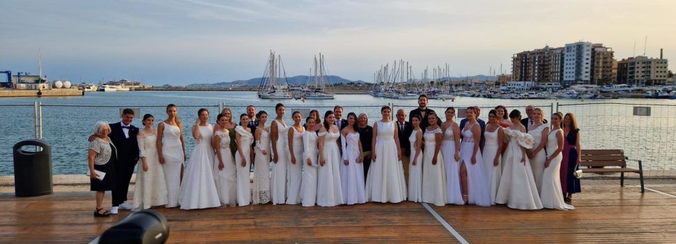 Sopar de gala: cercavila i rebement d’assistents