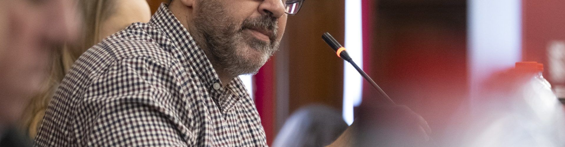 Compromís lamenta que Barrachina renuncie a reivindicar la figura de Carles Santos en front de la censura de Vox