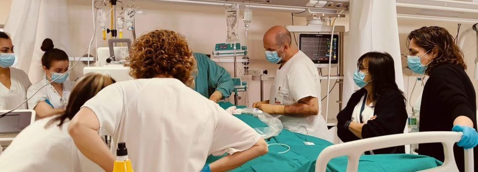 La ràpida actuació salva la vida a una infermera de Vinaròs que entrà en parada cardíaca atenent una pacient