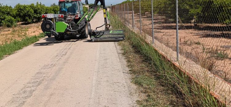 Agricultura realitza el desbrossament dels camins rurals