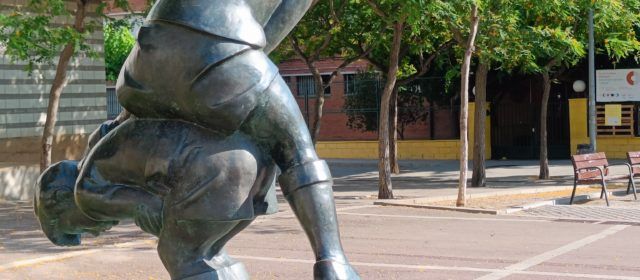 Vora l’Ebre: Sobre l’escultura “La Viola”, d’Innocenci Soriano-Montagut