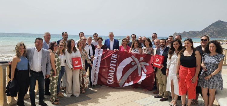 Turisme Comunitat Valenciana atorga la bandera Qualitur a platges i cales de 39 municipis, entre ells Vinaròs, Peníscola i Alcalà