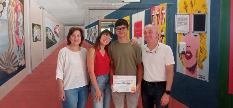 Iker Miralles Sancho, de l’IES Leopoldo Querol, guardonat amb el primer premi d’un concurs de producció en francés