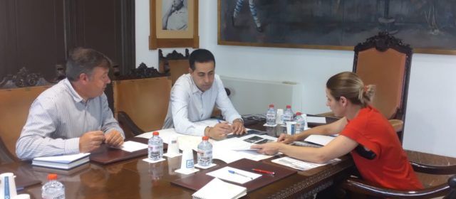 L’alcaldessa de Benassal demanda millores en les carreteres a la Diputació