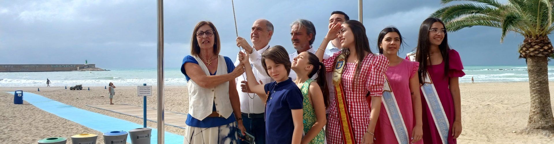 Les banderes blaves onegen un any més a les platges del Morrongo i la Caracola