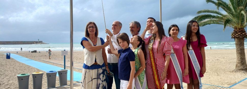 Les banderes blaves onegen un any més a les platges del Morrongo i la Caracola