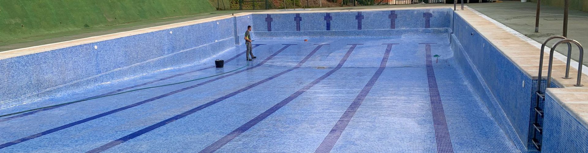 Santa Magdalena treballa en la posada a punt de les piscines municipals