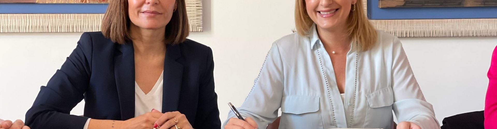 Salomé Pradas firma el contrato para iniciar las obras de emergencia para el abastecimiento de agua en Canet lo Roig, La Jana y Traiguera