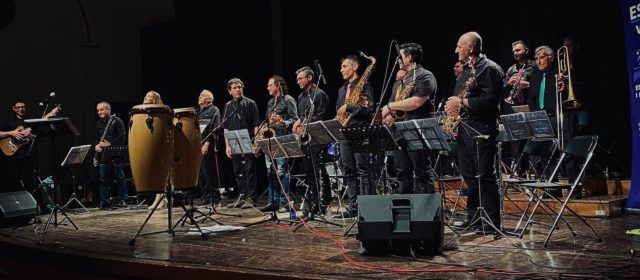 Concert Esmuvi Jazz Band a la Plaça de Bous de Vinaròs