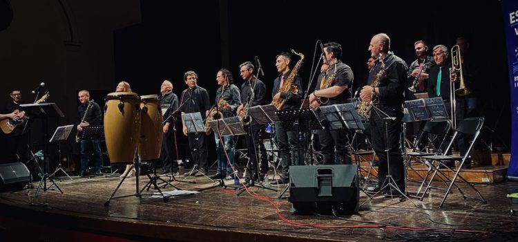 Concert Esmuvi Jazz Band a la Plaça de Bous de Vinaròs