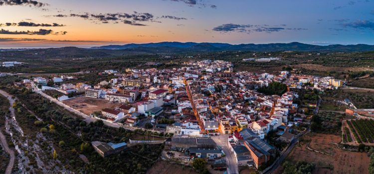 L’Ajuntament de Càlig aprova el reglament d’ús i l’ordenança dels preus públics dels espais municipals