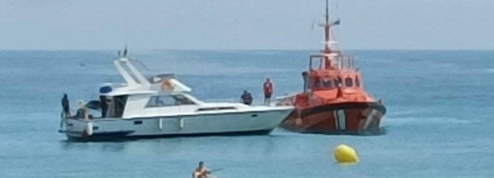 Incendio de embarcación de recreo en Peñiscola