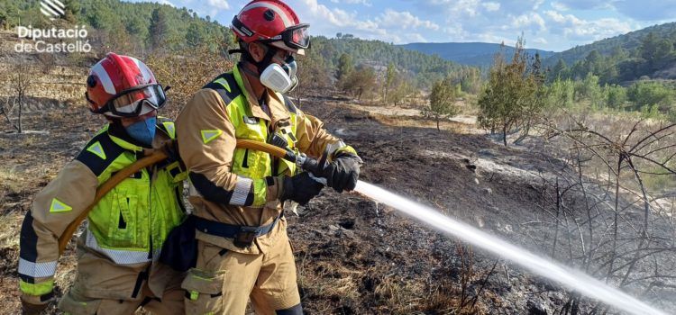El incendio forestal en Morella evoluciona favorablemente