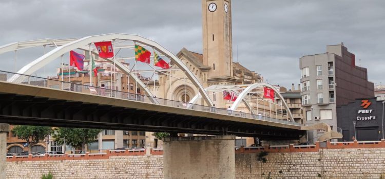 Fotos: així s’adorna Tortosa per la Festa del Renaixement