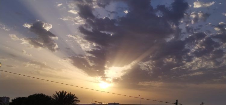 El “parte” del temps: diumenge podria fer un rato de mestral, que agranaria l’aire africà