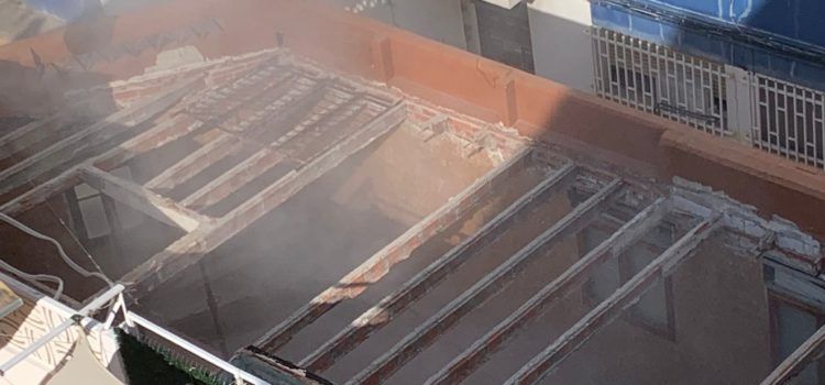 Incendi en una casa deshabitada del carrer Sant Sebastià