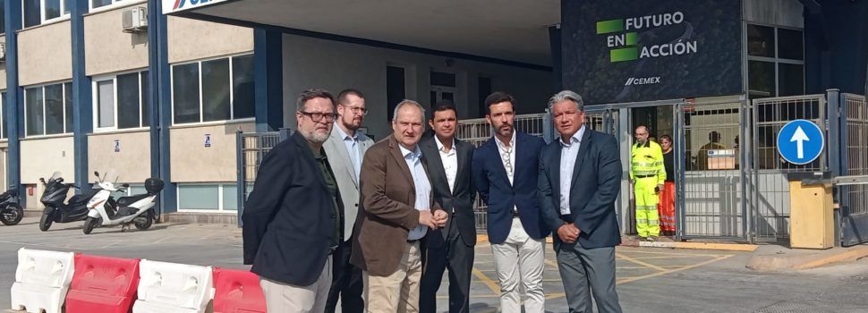 Visita del ministro Jordi Hereu a Cemex en Alcanar, que  ha obtenido 3 millones de euros de subvención para mejorar su eficiencia energética 