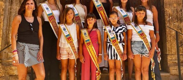 Canet lo Roig fa l’entrega oficial de la banda i el programa a les Reines i Dames de les Festes
