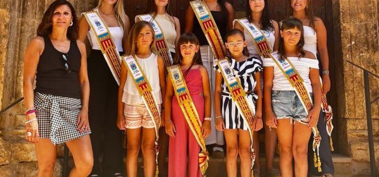 Canet lo Roig fa l’entrega oficial de la banda i el programa a les Reines i Dames de les Festes