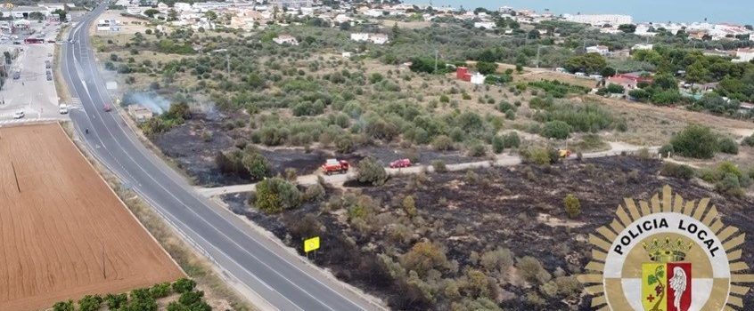 Un incendio frente al Portal del Mediterráneo cortó la N-340a