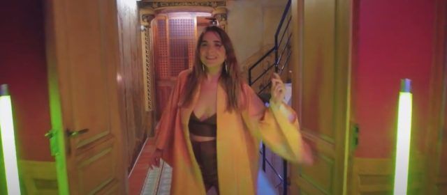 Mía Fuentes i Na Bóka Noti fusionen estils en un videoclip rodat a la Casa O’Connor d’Alcanar