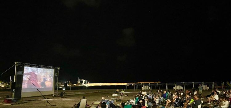 Peníscola inaugura el seu cinema d’estiu a la platja Sud 