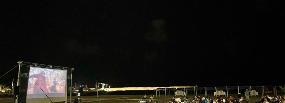 Peníscola inaugura el seu cinema d’estiu a la platja Sud 