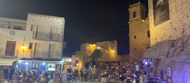 Peníscola programa xous musicals, actuacions d’humoristes, teatre i màgia en el seu nucli antic 