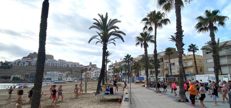 Peníscola programa esport i activitats infantils a la seua platja i passeig