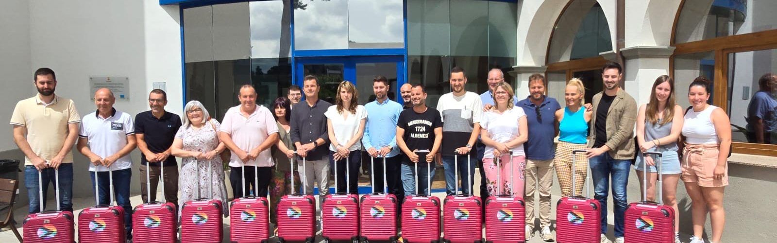 El Consell Comarcal del Baix Ebre s’uneix al Dia Internacional de l’Alliberament LGTBIQ+ amb la distribució d’una maleta pedagògica a tots els municipis