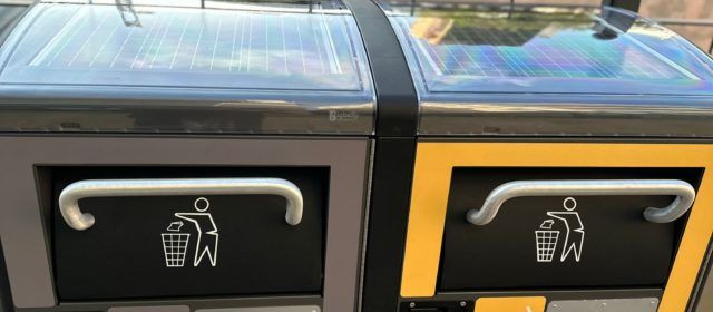 L’Ajuntament instal·la noves papereres solars compactadores