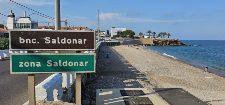 Es reobri la platja Saldonar, després d’estar tancada per bacteris