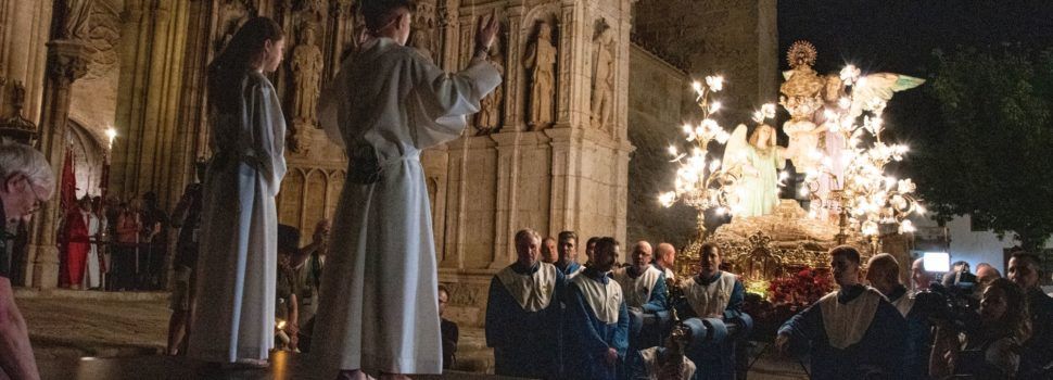 Més de 2.000 persones acompanyen la patrona de Morella durant els 20 quilòmetres que separen el santuari del poble