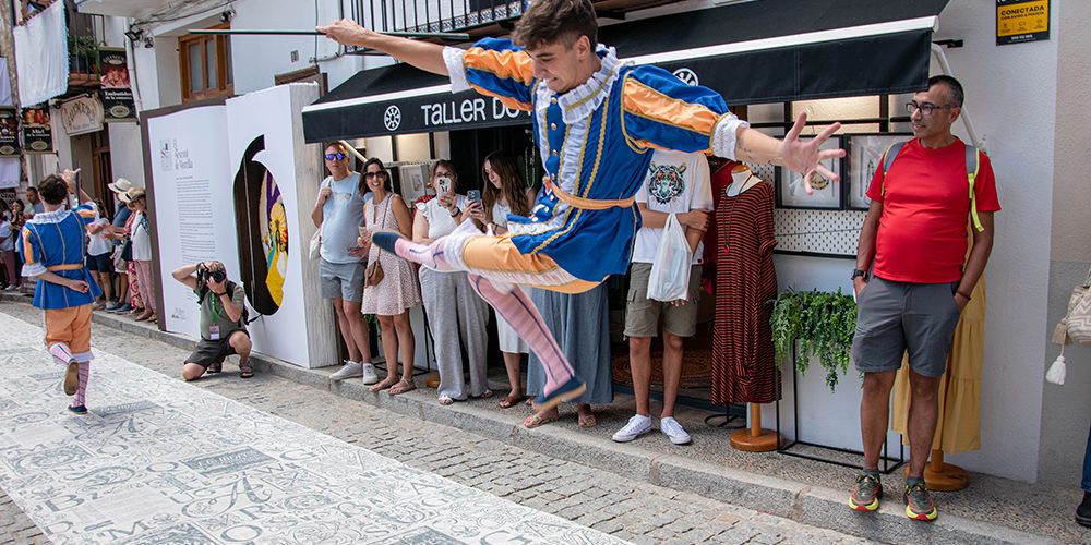 El dia de l’Ajuntament i el Clergat obre el novenari festiu del 55 Sexenni de Morella