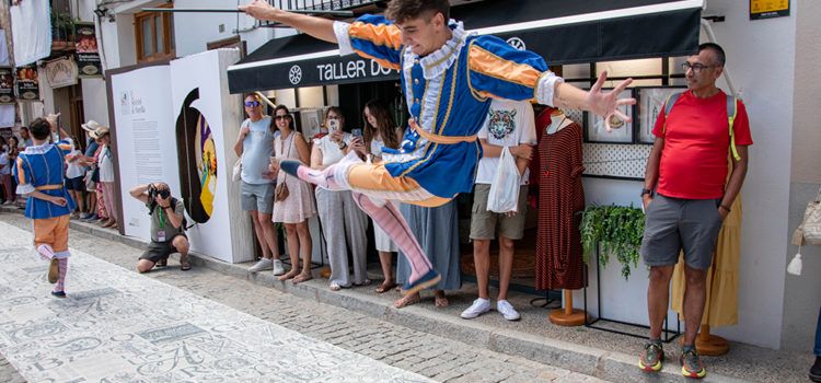 El dia de l’Ajuntament i el Clergat obre el novenari festiu del 55 Sexenni de Morella