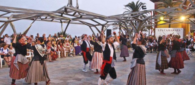 Les Camaraes ballen al passeig Colón